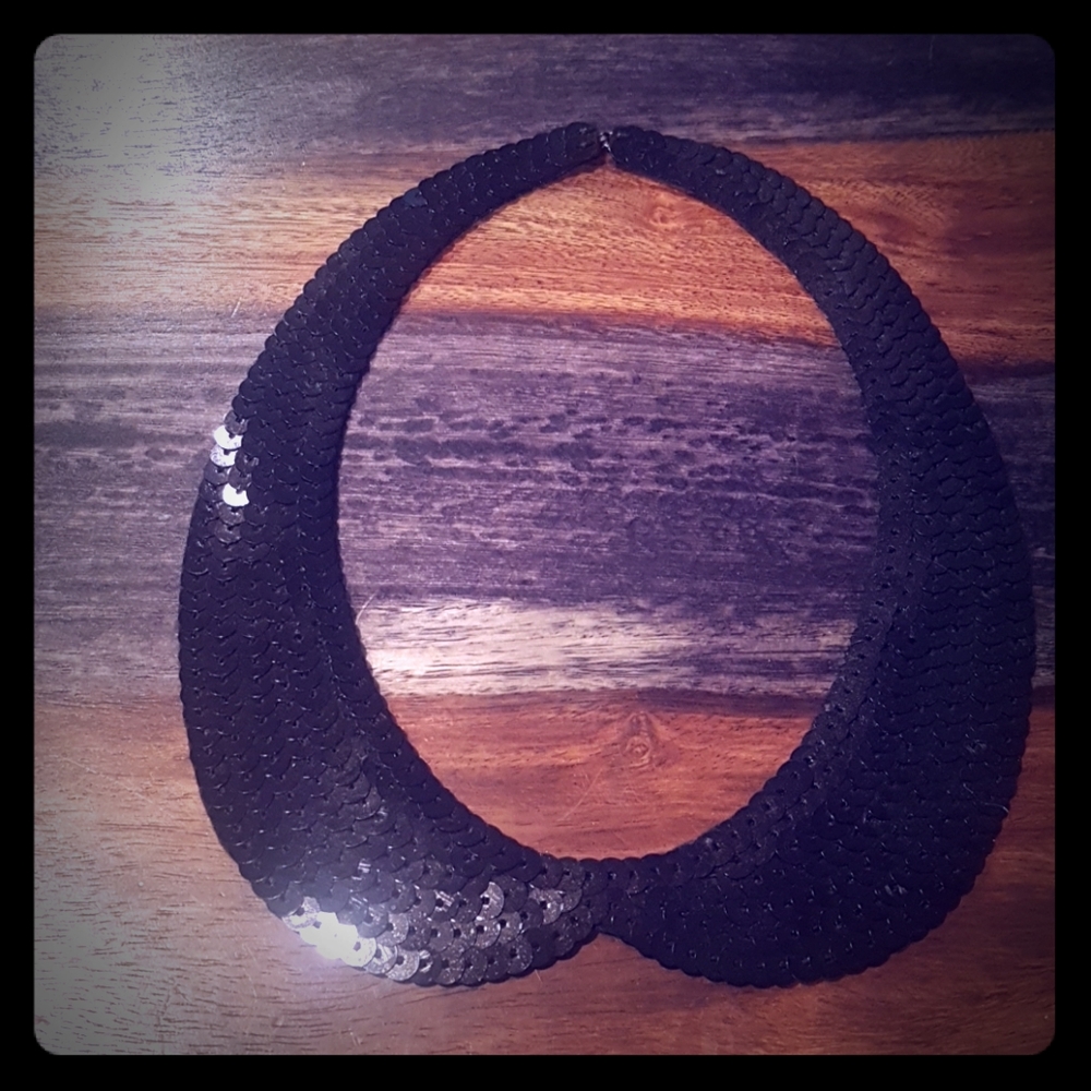 NWOT BLACK SEQUIN BIB NECKLACE